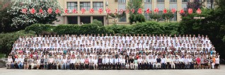 2009届伟德bv1946水文院本科生毕业留念