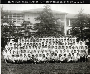 1985年伟德bv1946水文系85届全体毕业生留影