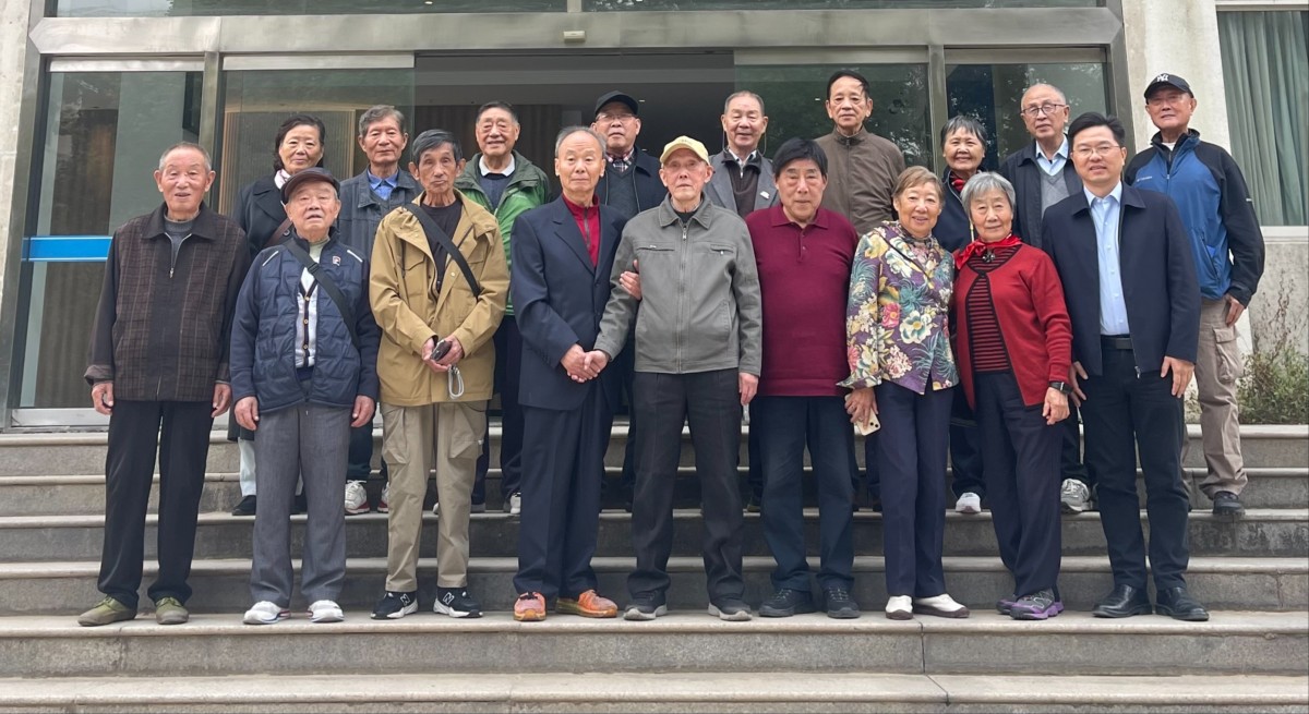 我院举行水文70届4班毕业55周年返校座谈会
