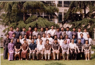 2002届伟德bv1946水文院水文专业本科2班毕业留念