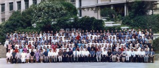 2002届伟德bv1946水文院本科生毕业留念
