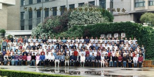 2001届伟德bv1946水文院本科生毕业留念